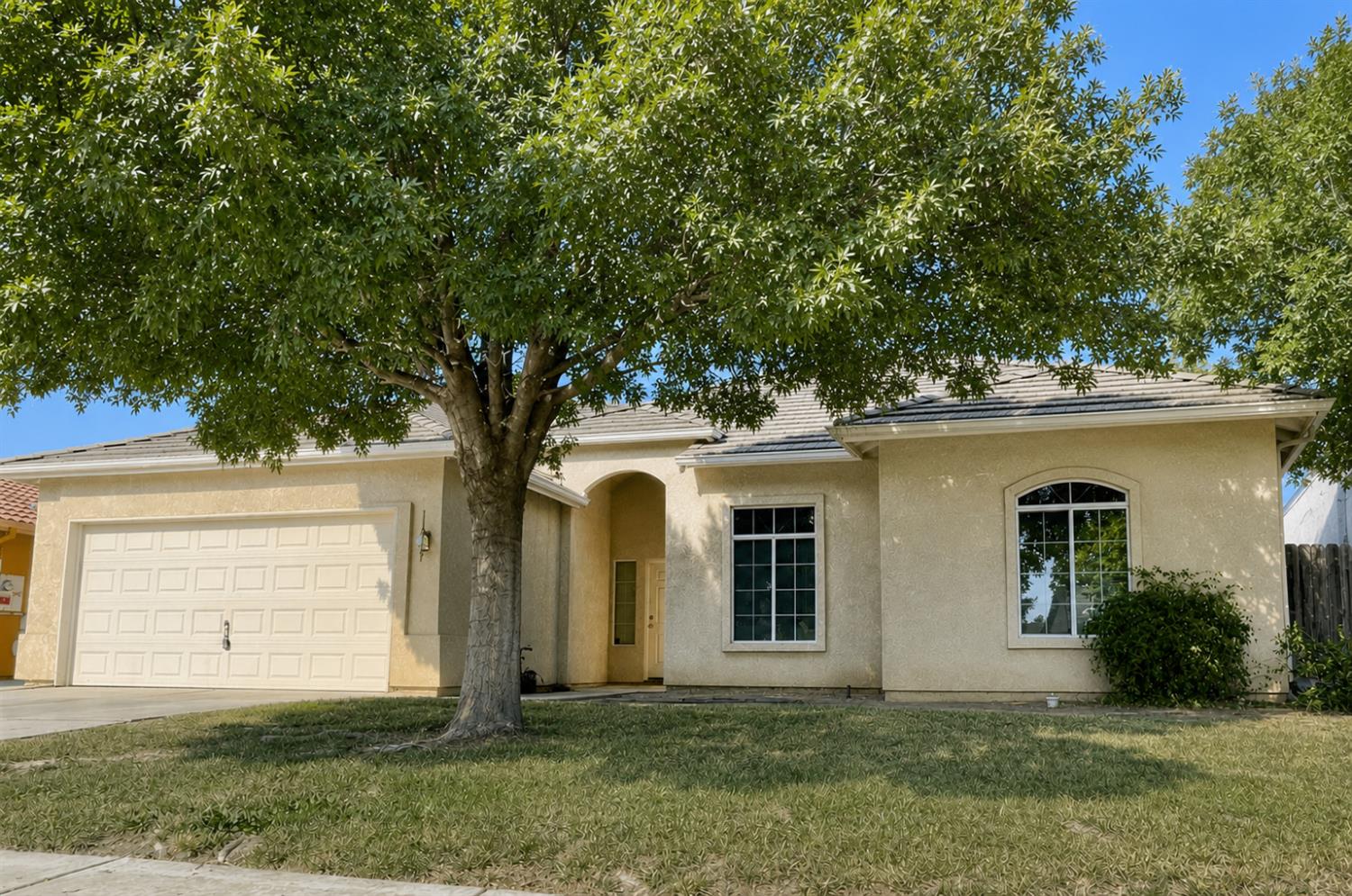 653 Stonewood Dr — photo