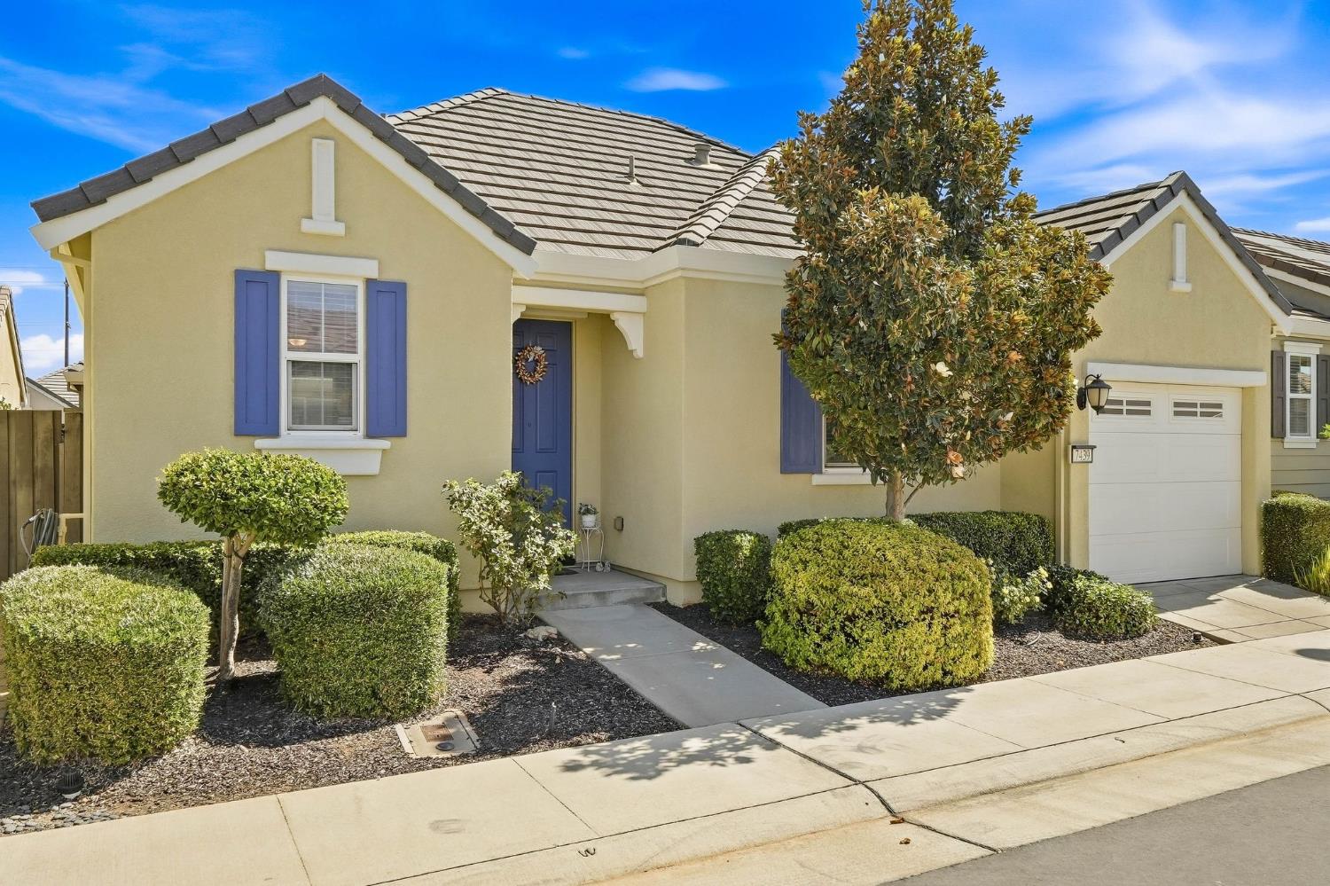 7439 Chatterton Way — photo