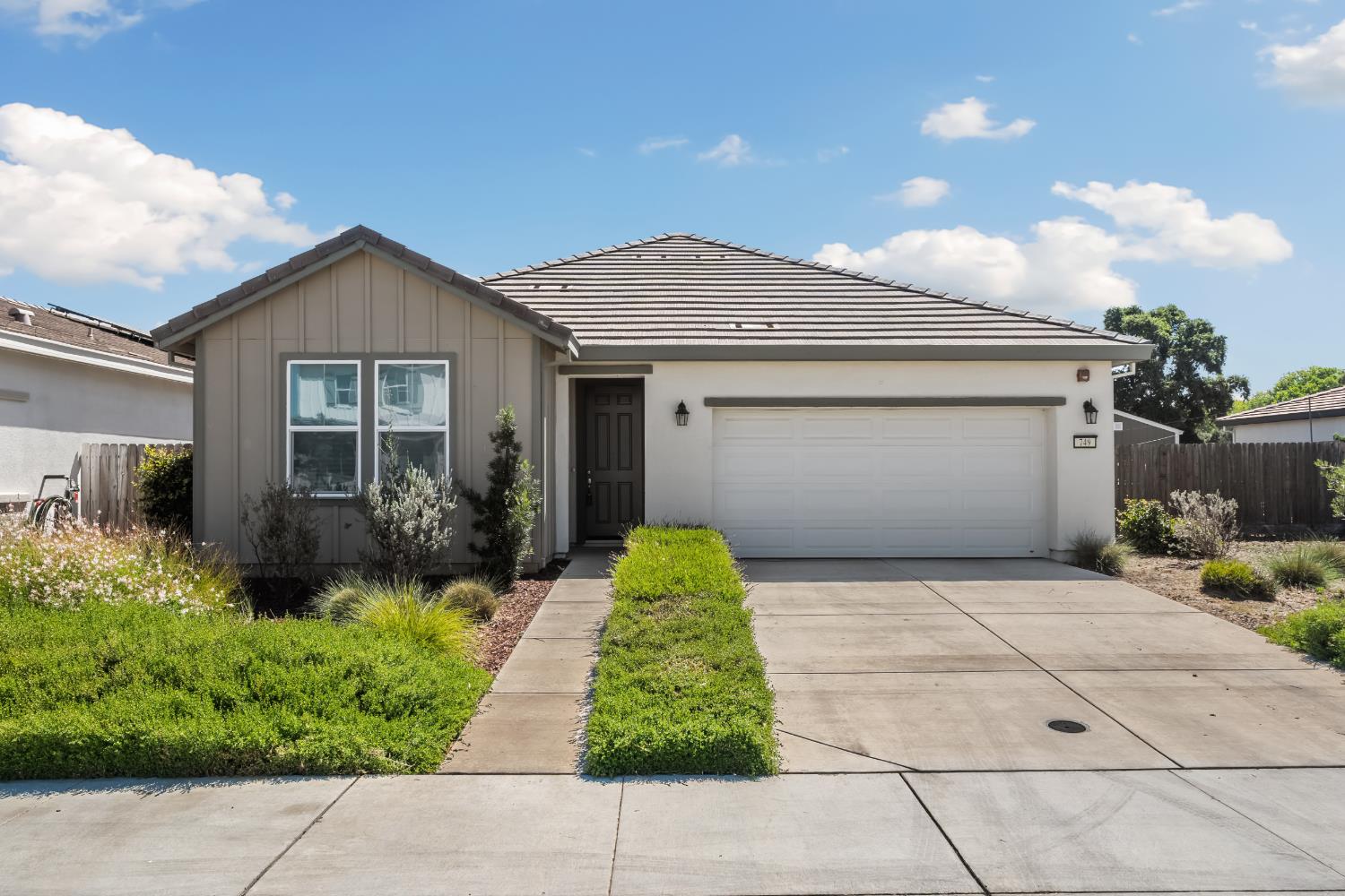 749 Creekview Circle — photo