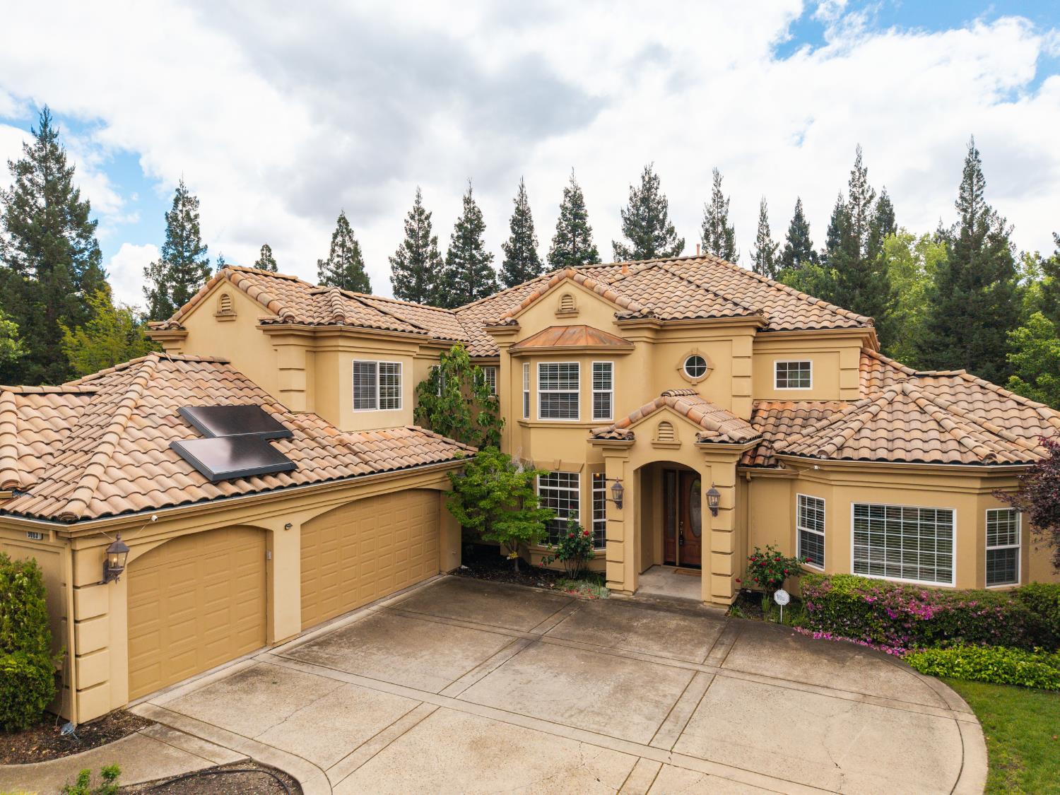 9003 Cedar Ridge Drive — photo