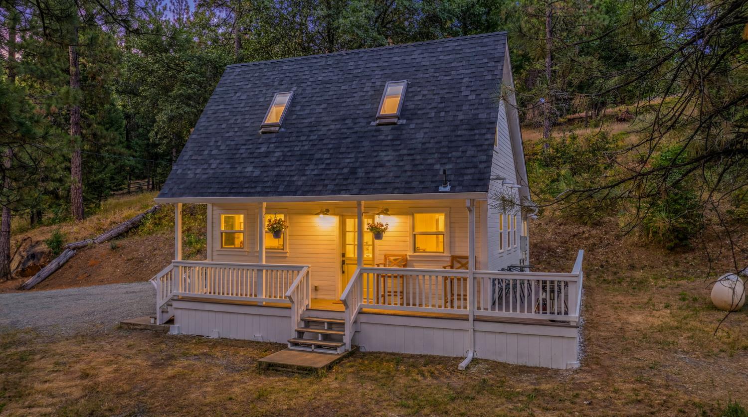 4852 Blue Mountain Road . — photo