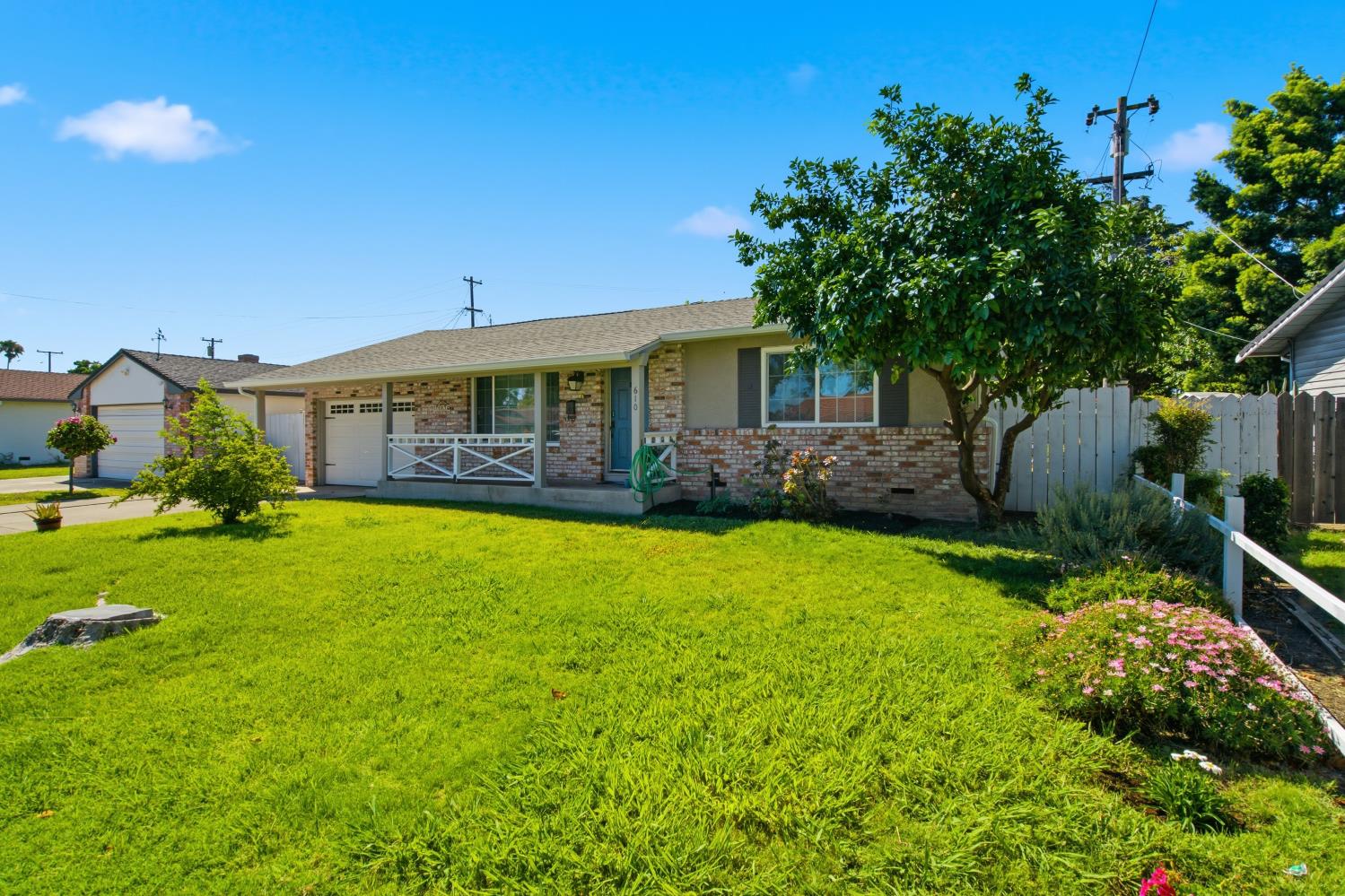 610 E Robinhood Drive — photo