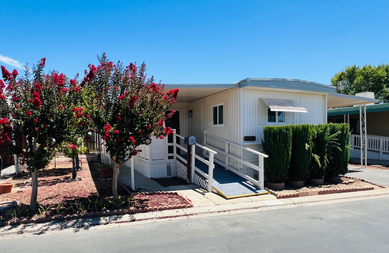 2505 Jackson 109 — photo