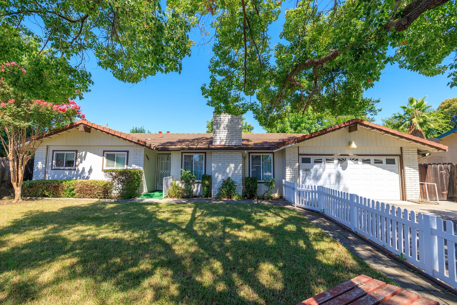 2704 Aston Court — photo