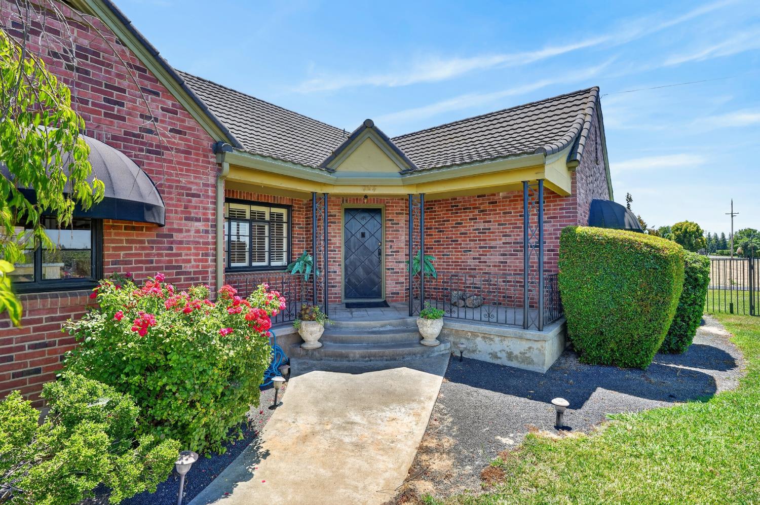 16696 N Locust Tree Road — photo