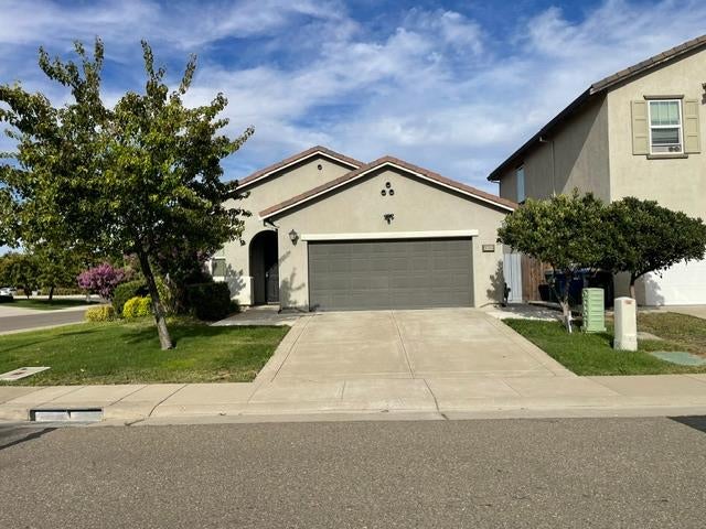 9598 Blue Mountain Way — photo