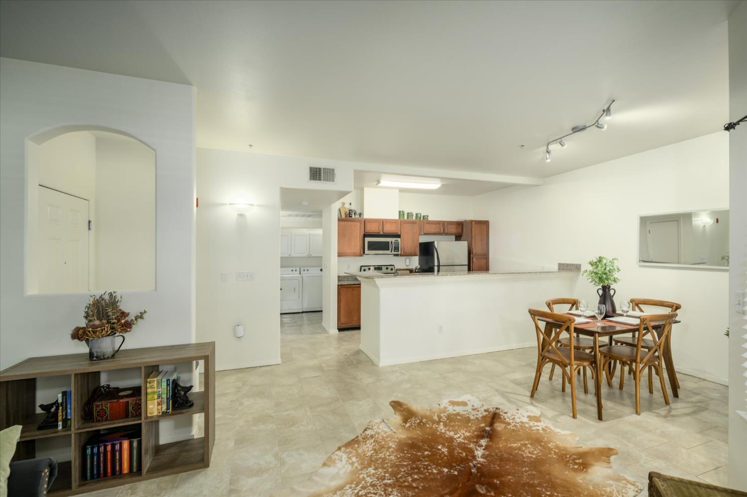 4200 E Commerce Way 613 — photo