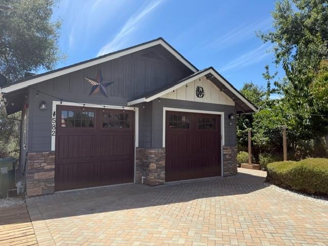 582 Chimney Hill Court — photo