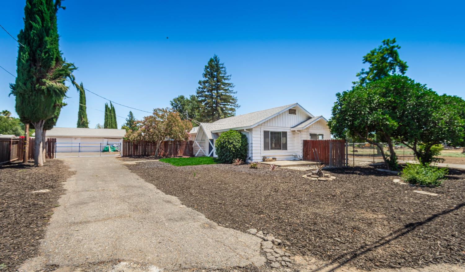 10355 Larkin Road — photo