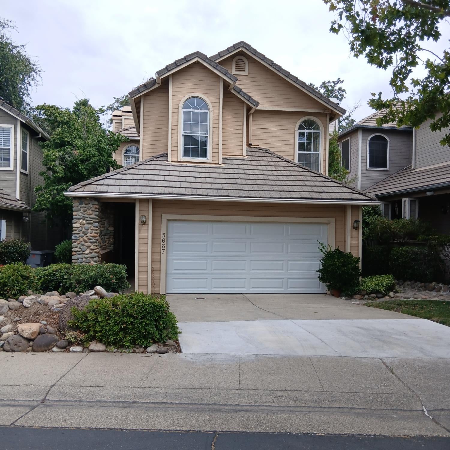 5637 Grand View Court — photo