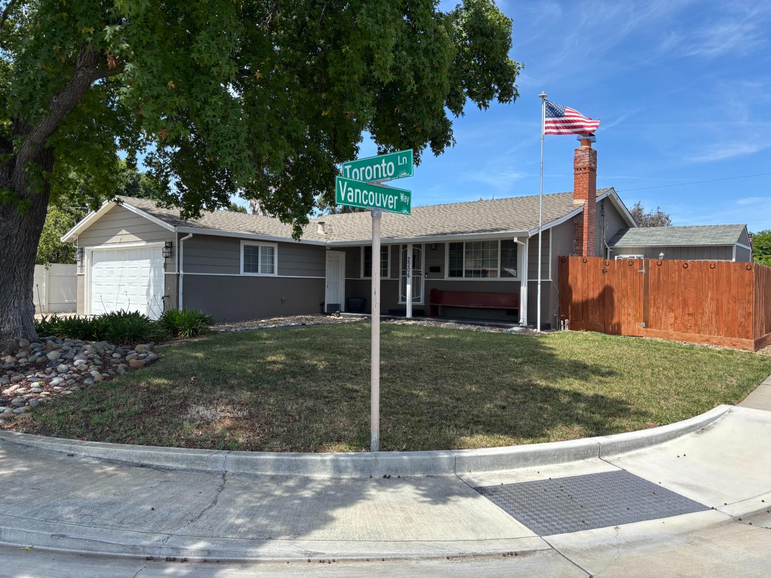 2206 Toronto Lane — photo