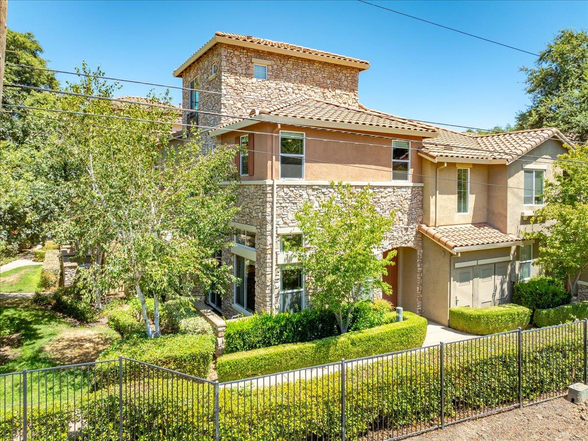 2580 W El Camino Avenue 11101 — photo