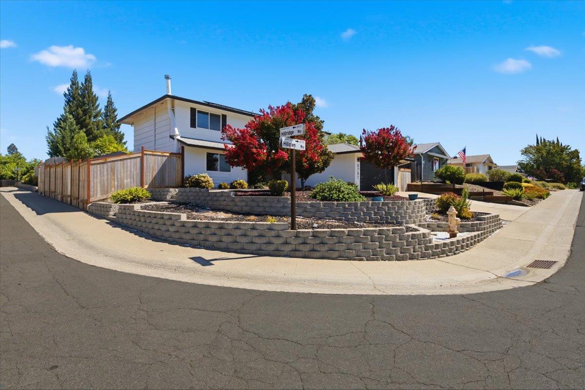 6701 Hillglen Way — photo