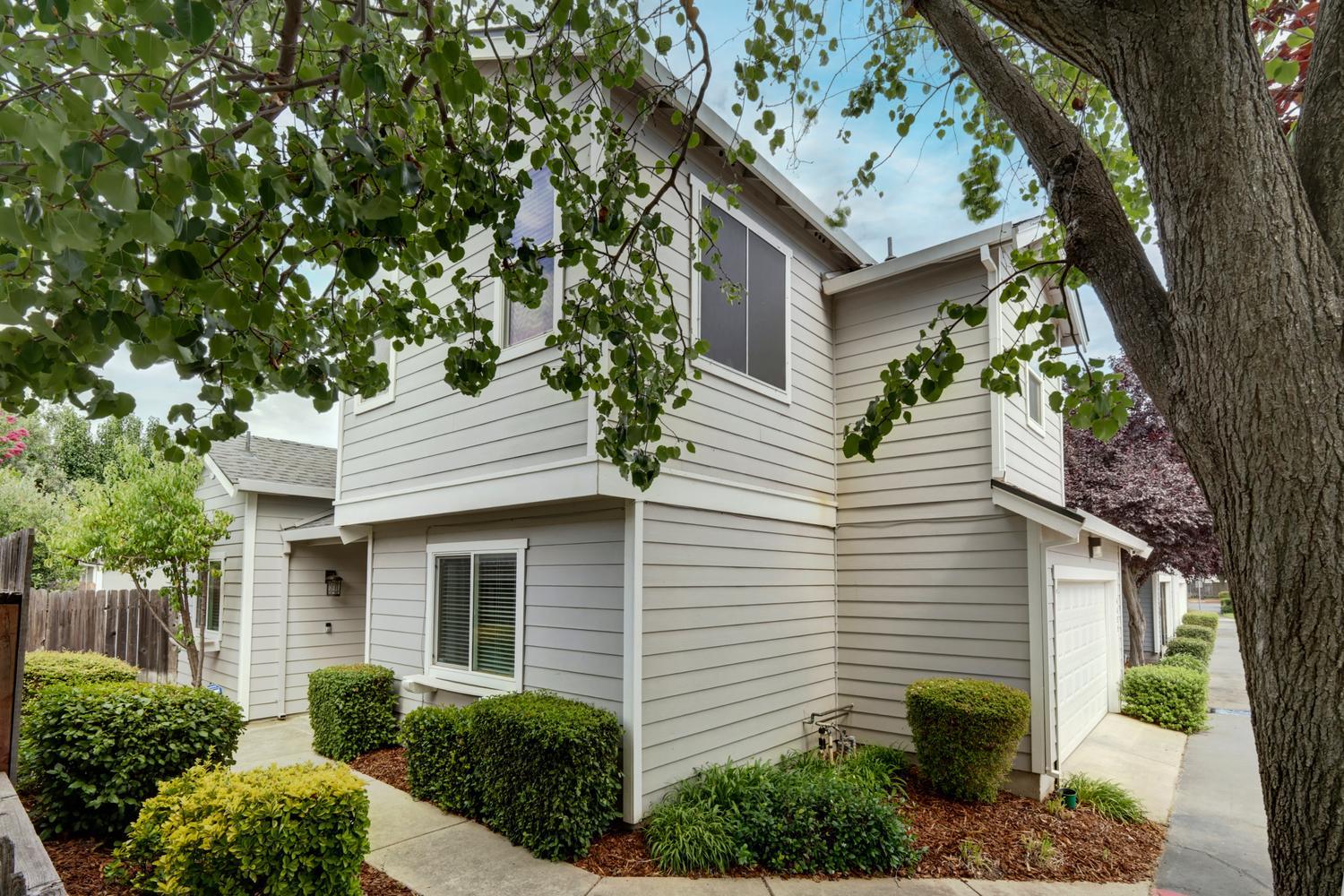 6455 Laguna Mirage Lane — photo
