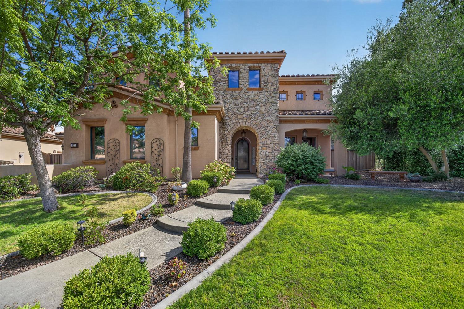 433 Calabria Court — photo
