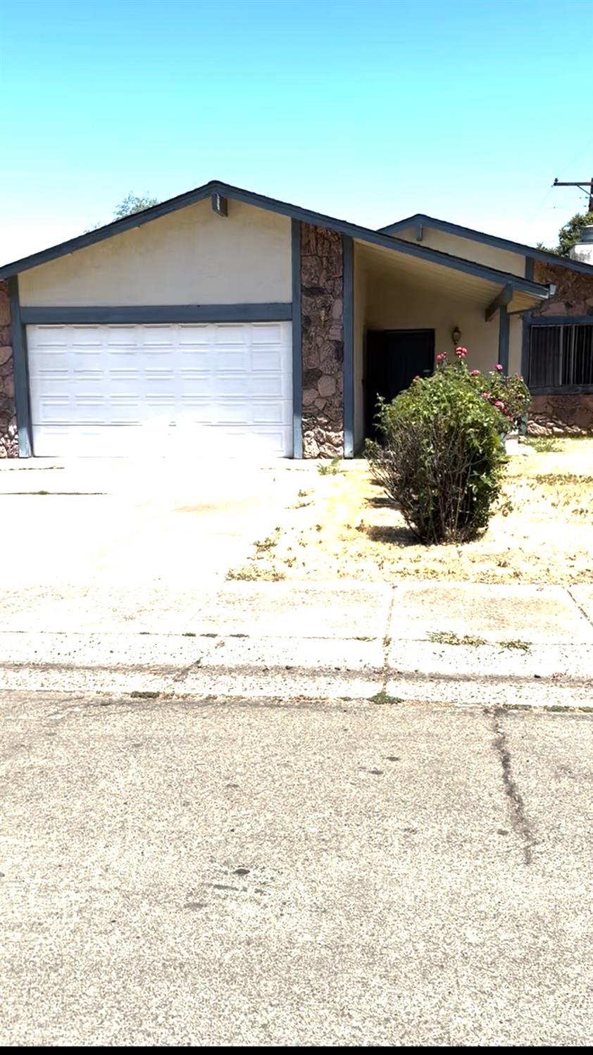 5541 Sampson Boulevard — photo