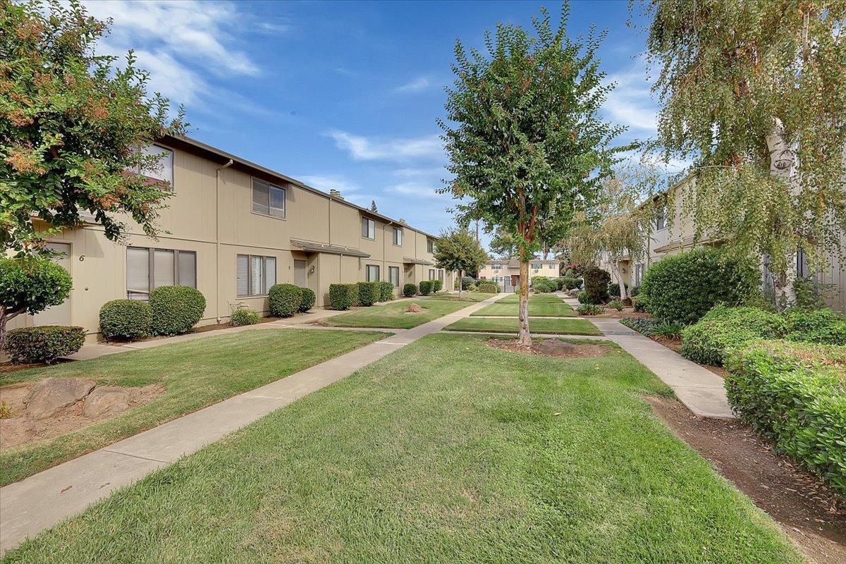 1255 Lincoln 16 — photo