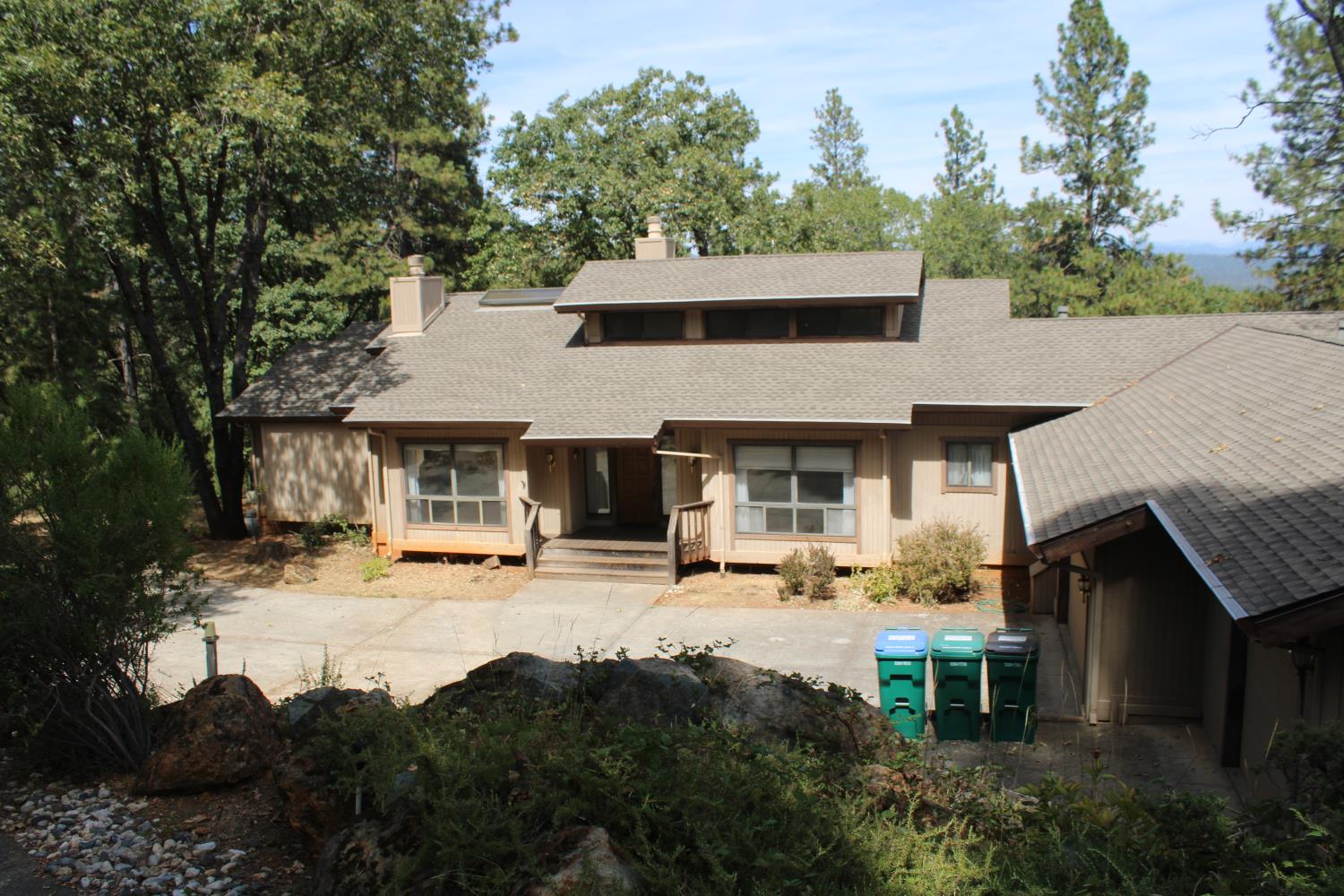 16147 Tina Court — photo