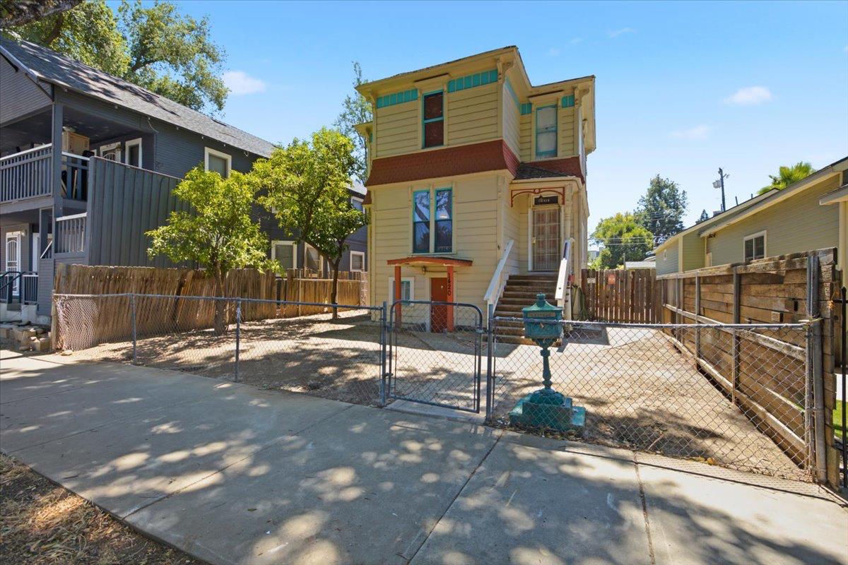 1420 D Street — photo