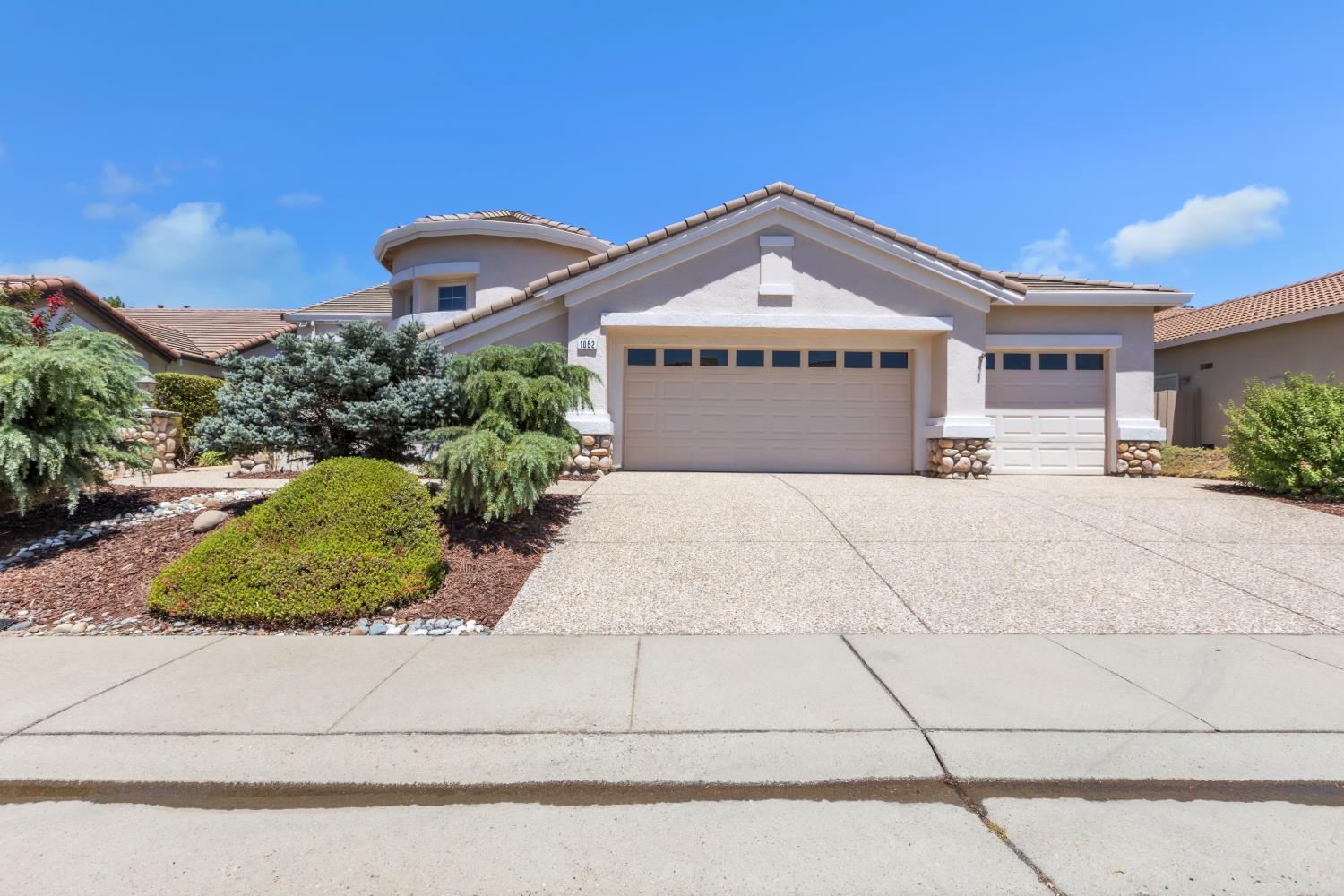 1052 Magnolia Lane — photo
