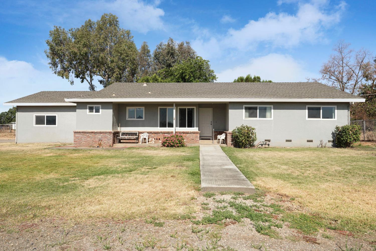 9480 Sunflower Road — photo