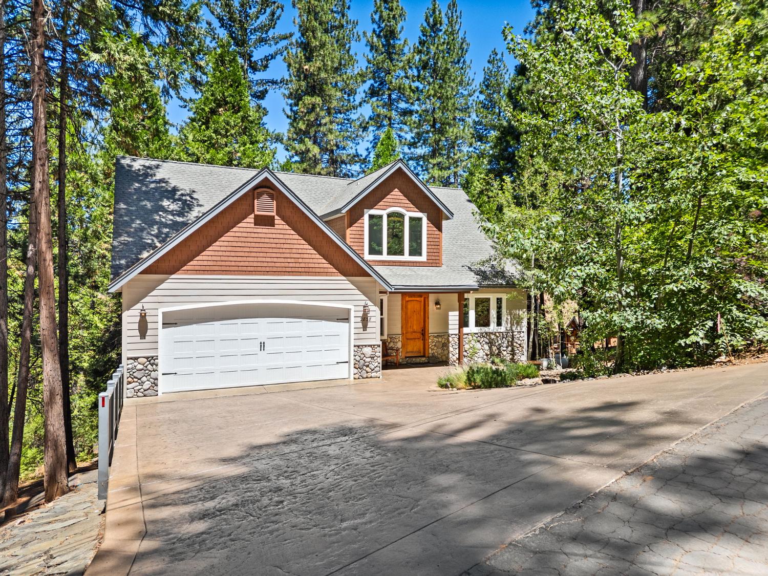 2838 Pine Knoll Drive — photo