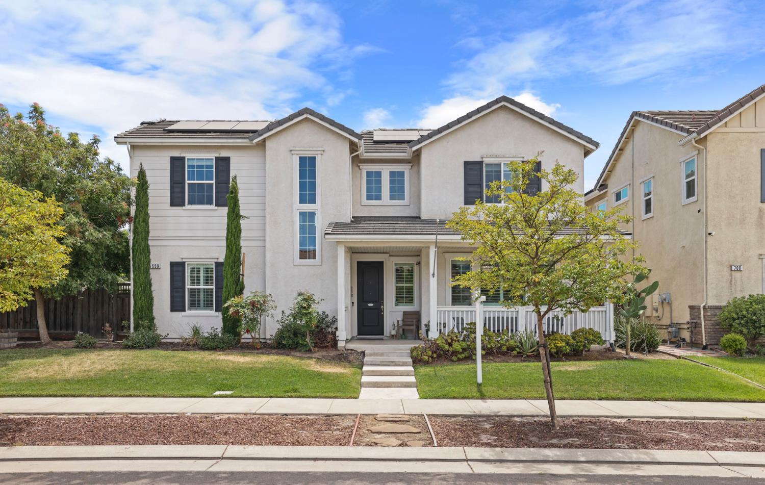 690 Channel Dr — photo