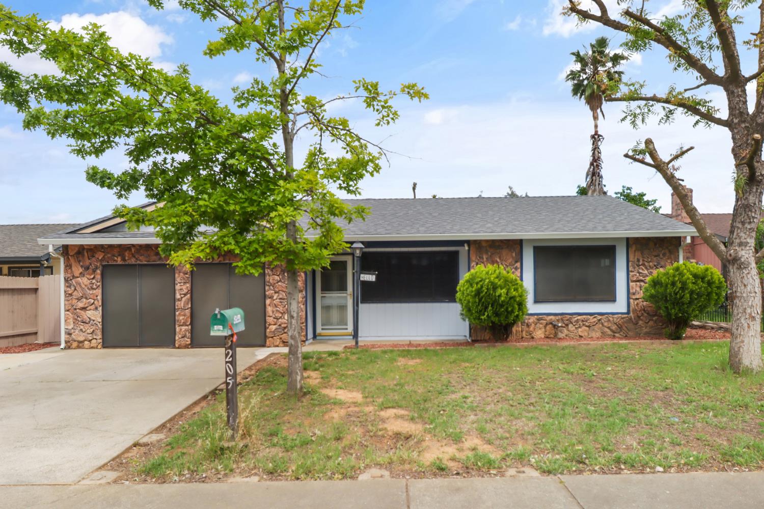 3205 Sanbury Circle — photo