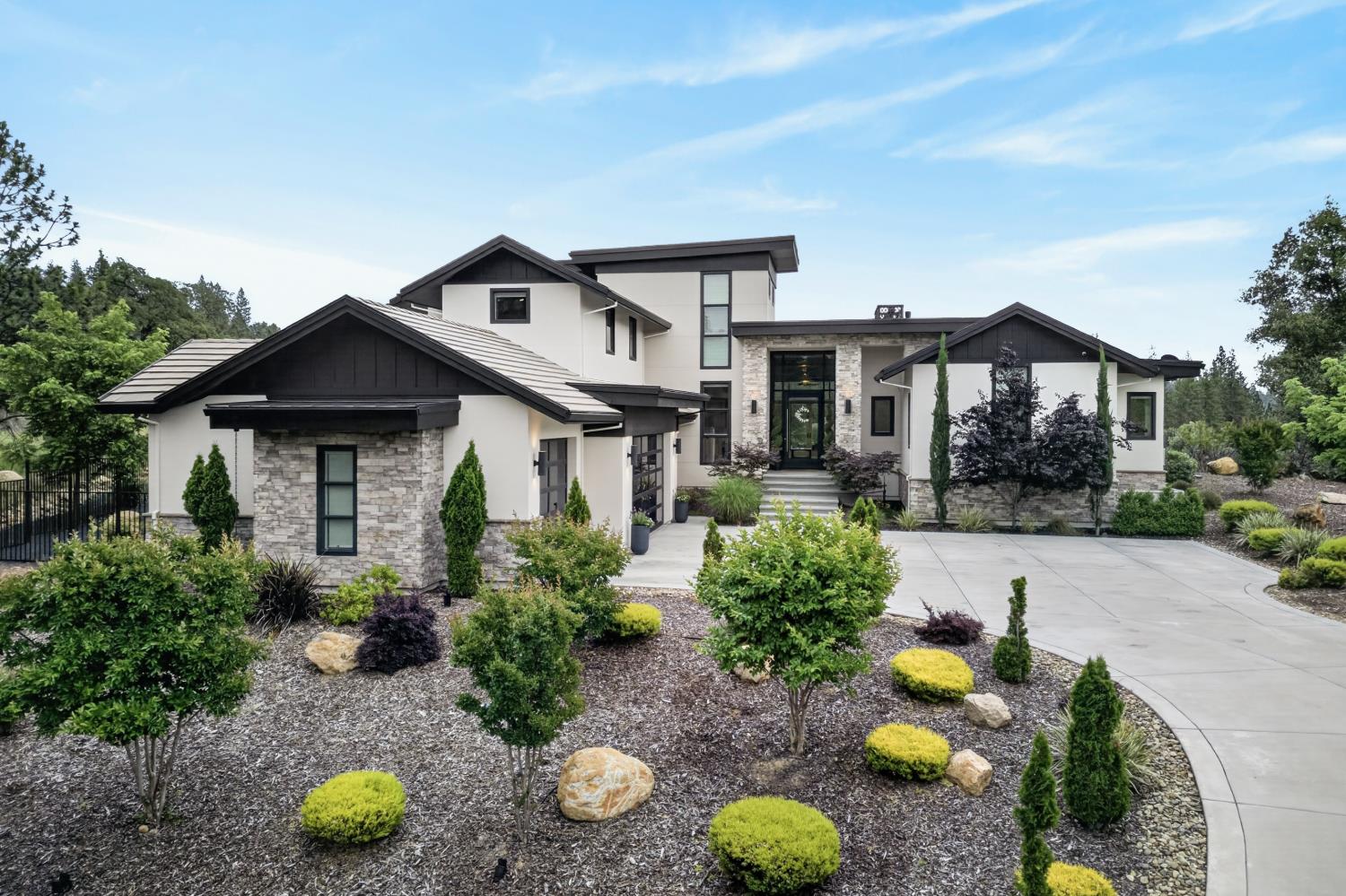 2056 Long View Drive — photo