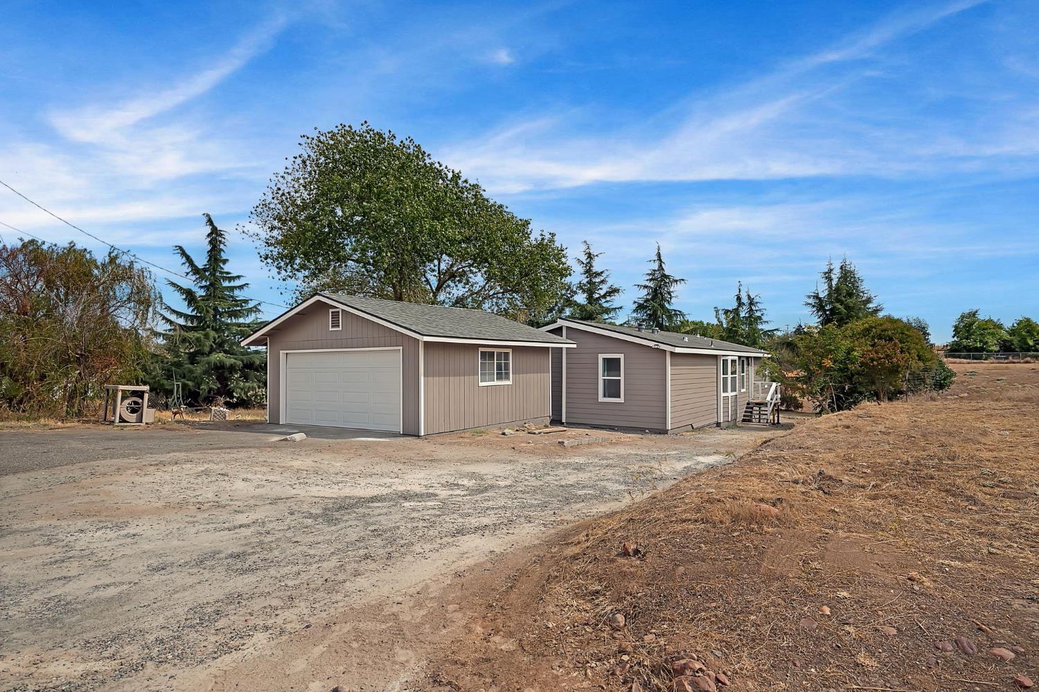 2020 Village Drive — photo
