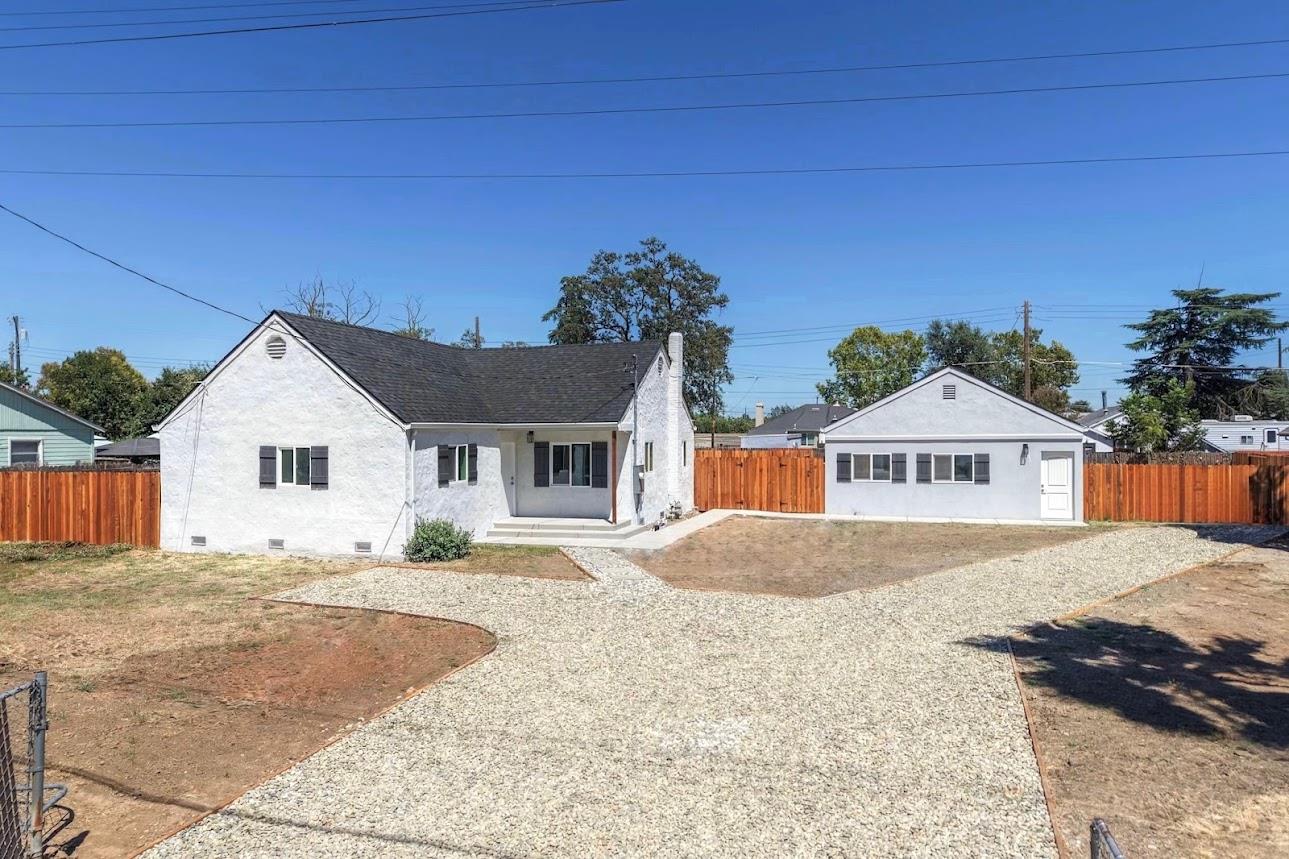 3932 Mahogany — photo