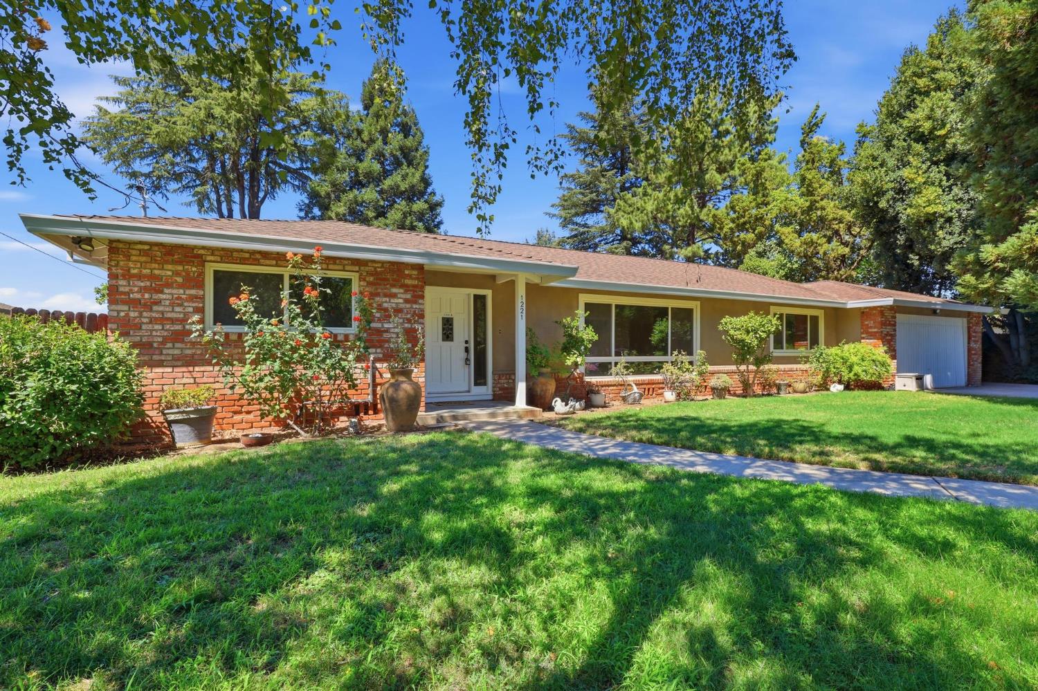 1221 Highland Avenue — photo