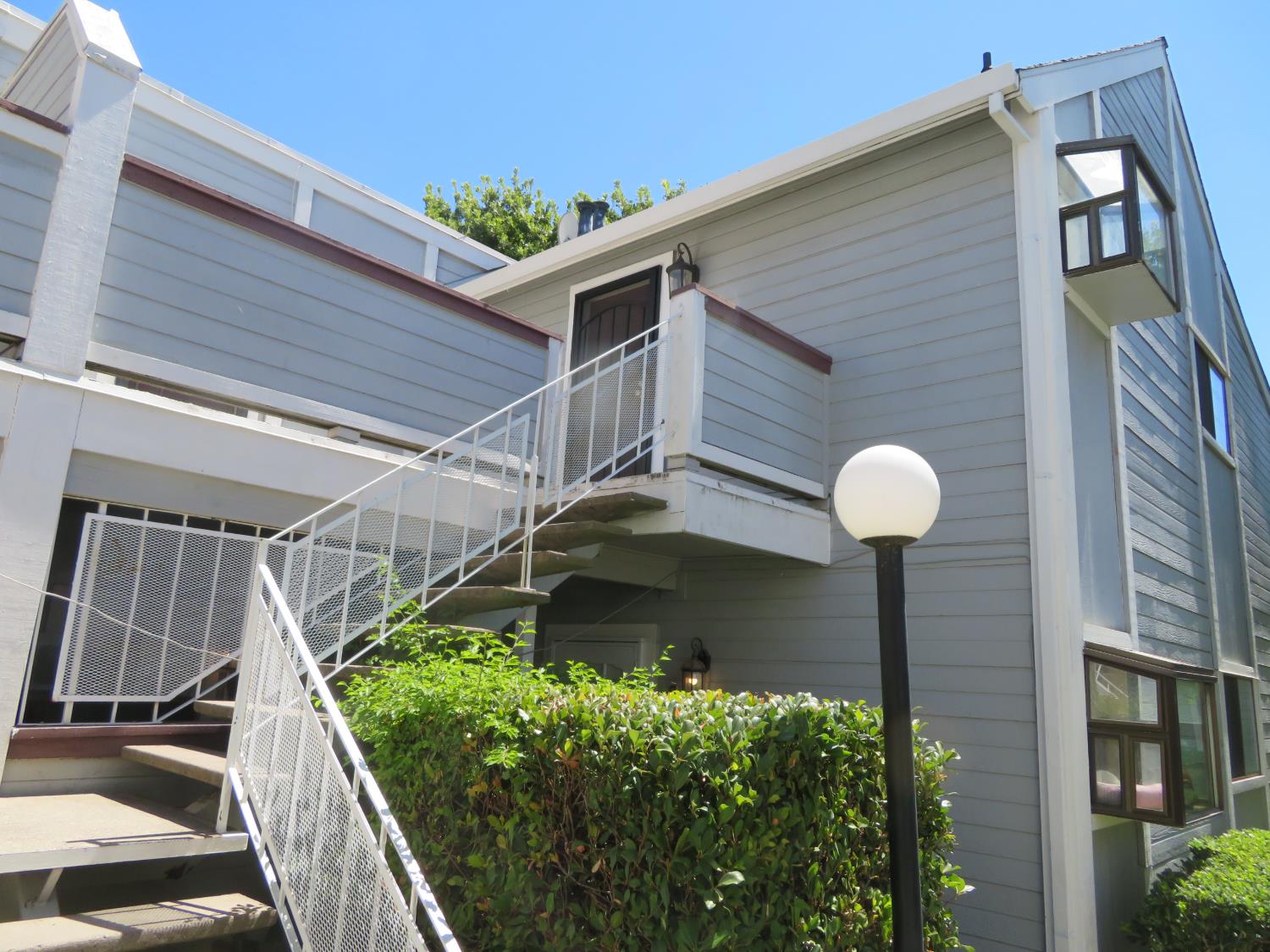 7401 Auburn Oaks Ct #T — photo