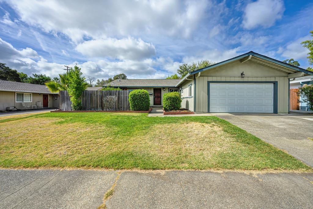 1710 Russell Way — photo