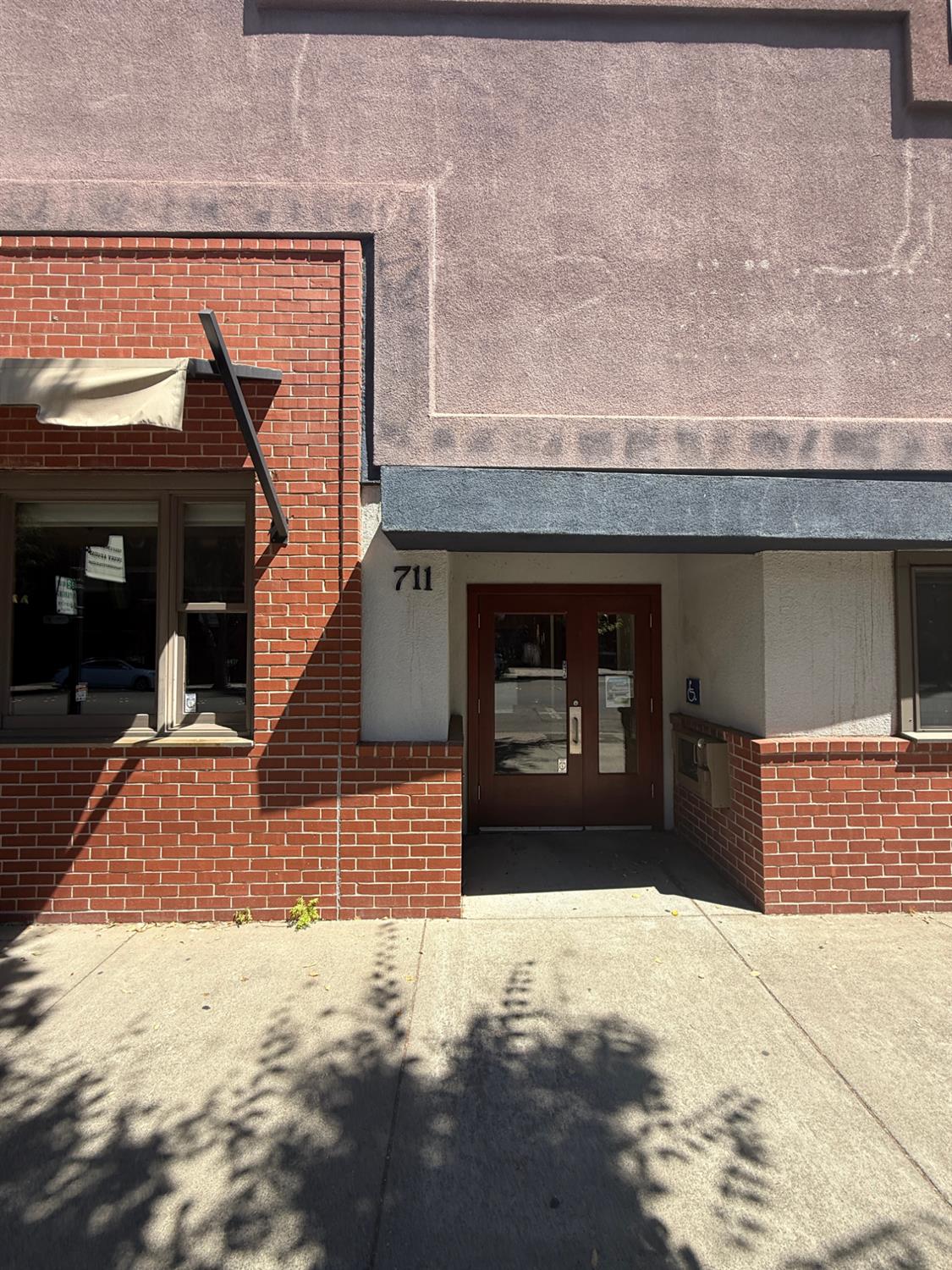 711 Main — photo