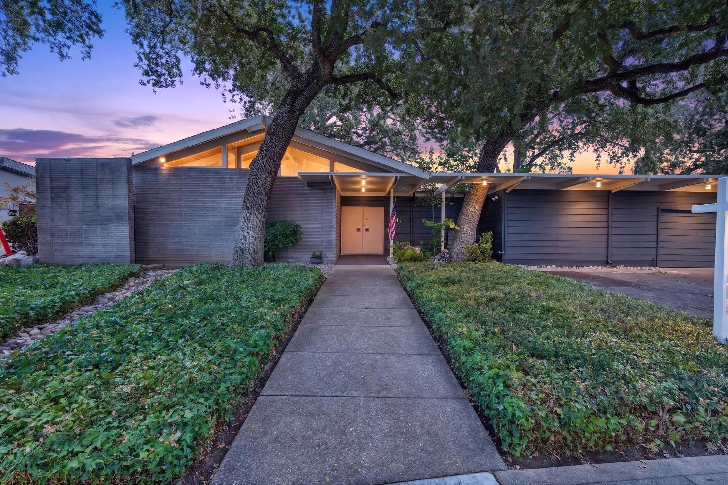 7714 Parkwoods Drive — photo