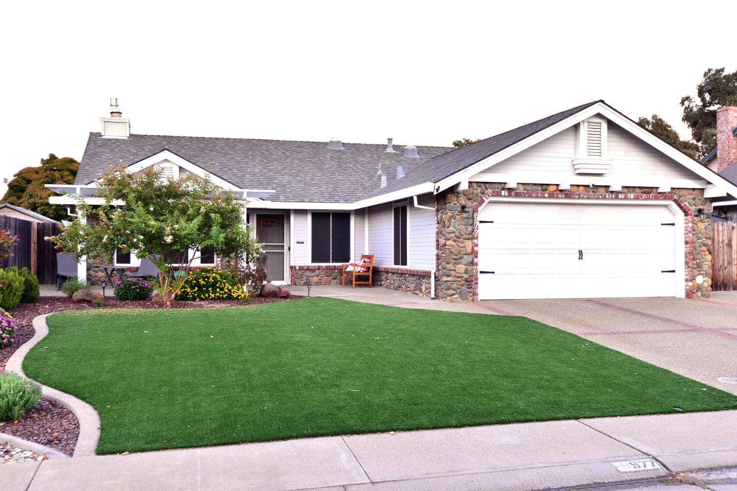 977 Sparta Way — photo