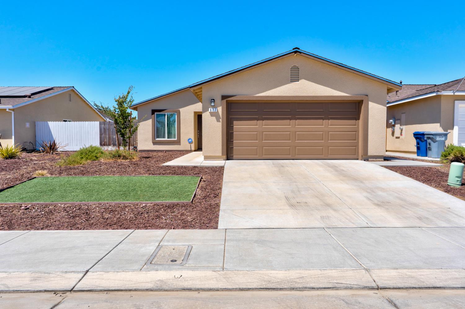 677 Mackenzie Court — photo