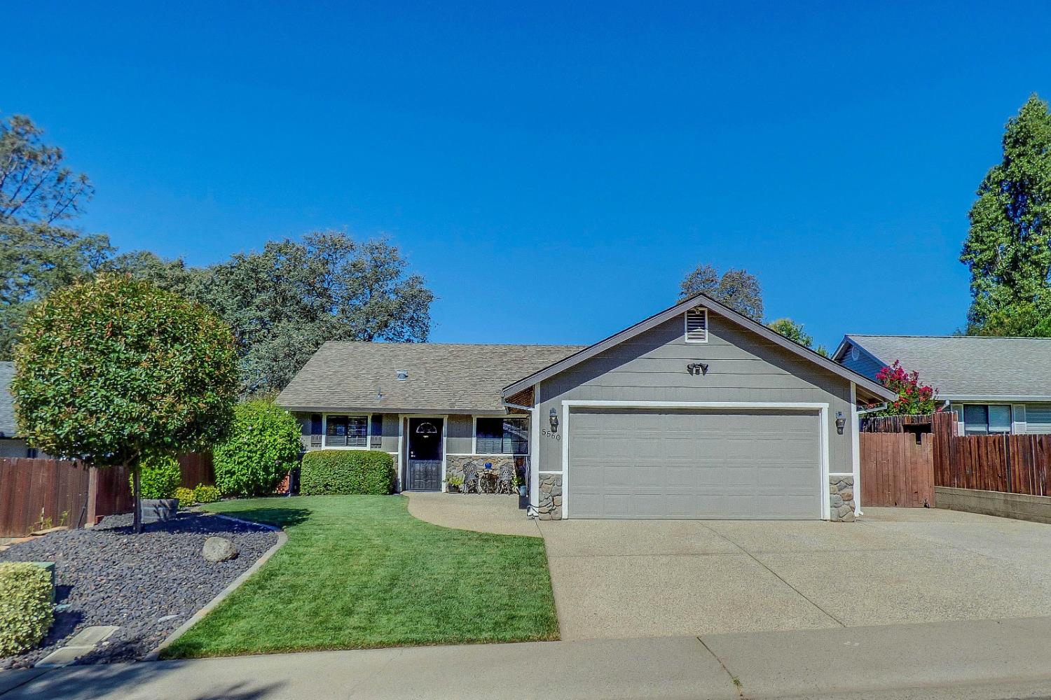 5560 Crossbill Lane — photo