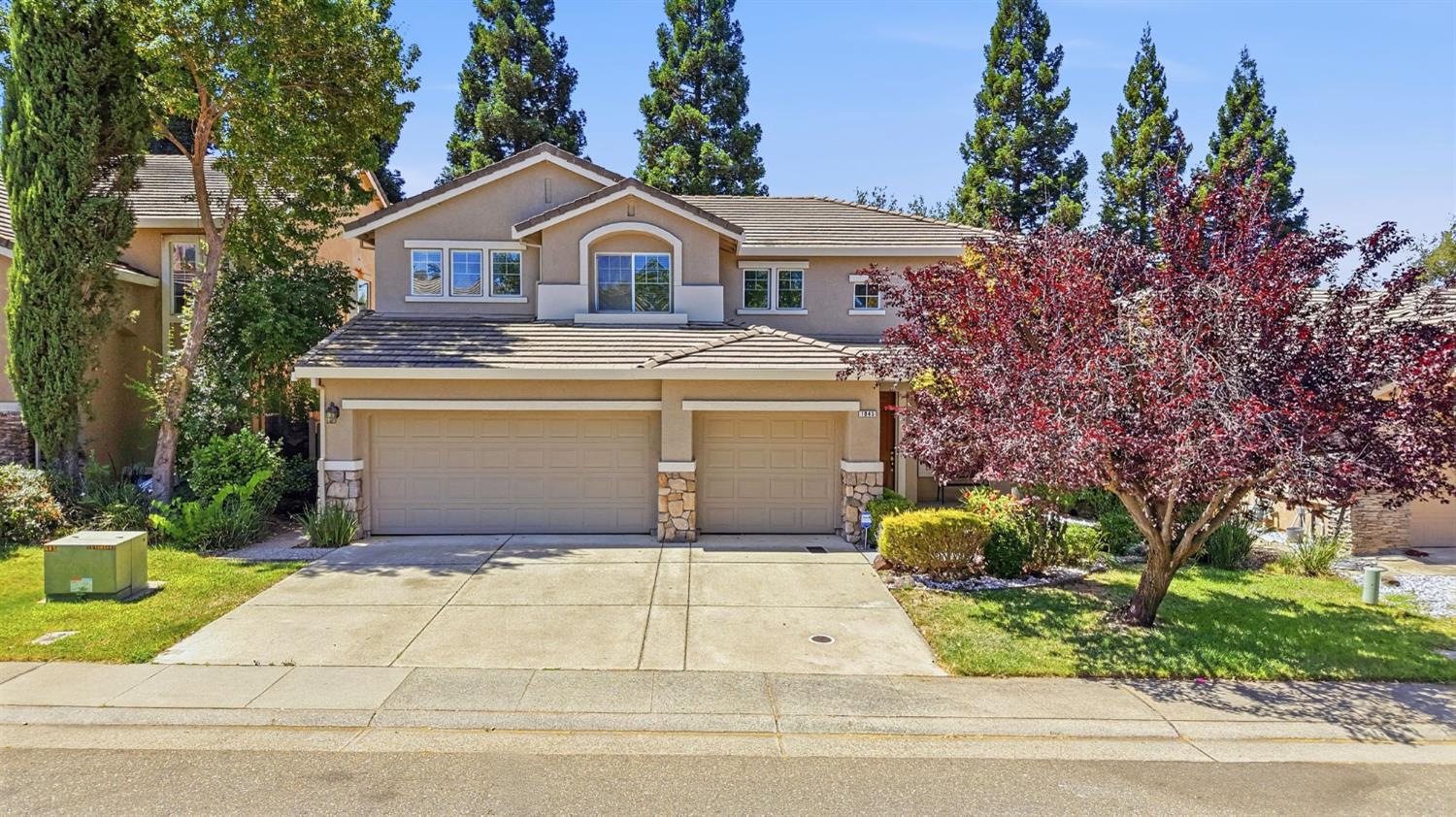 1045 Callander Way — photo