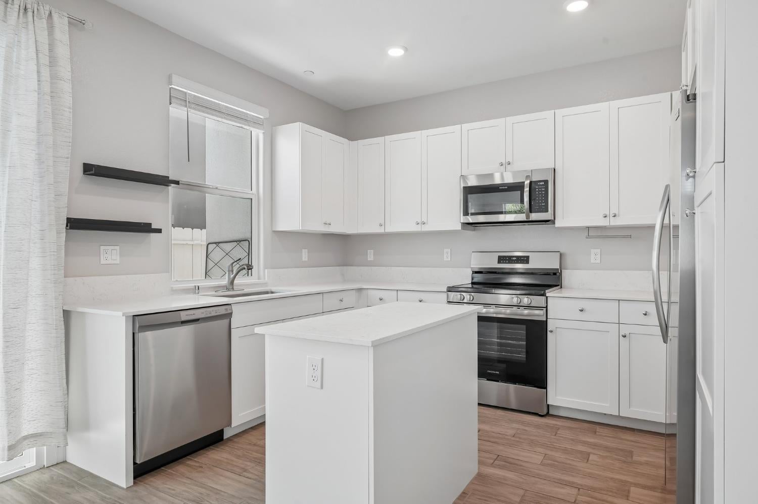 813 Lake Park Circle — photo