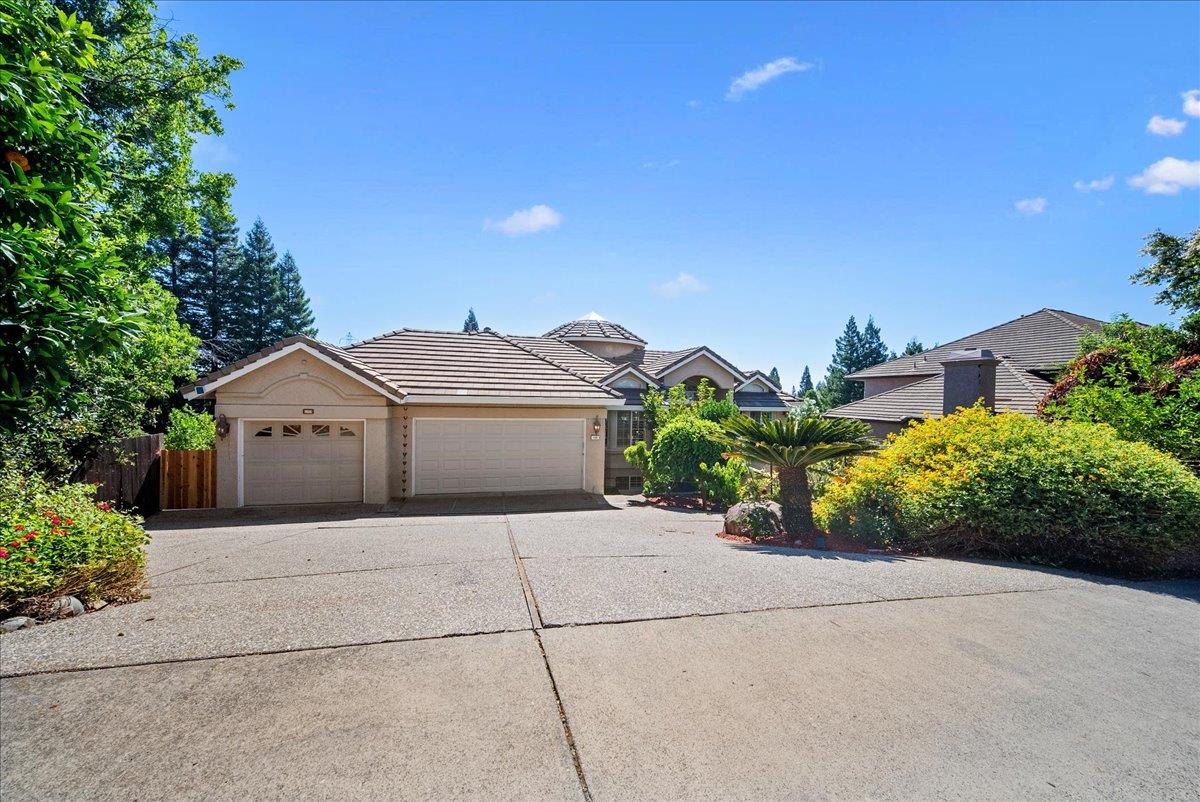 136 Tomlinson Dr — photo