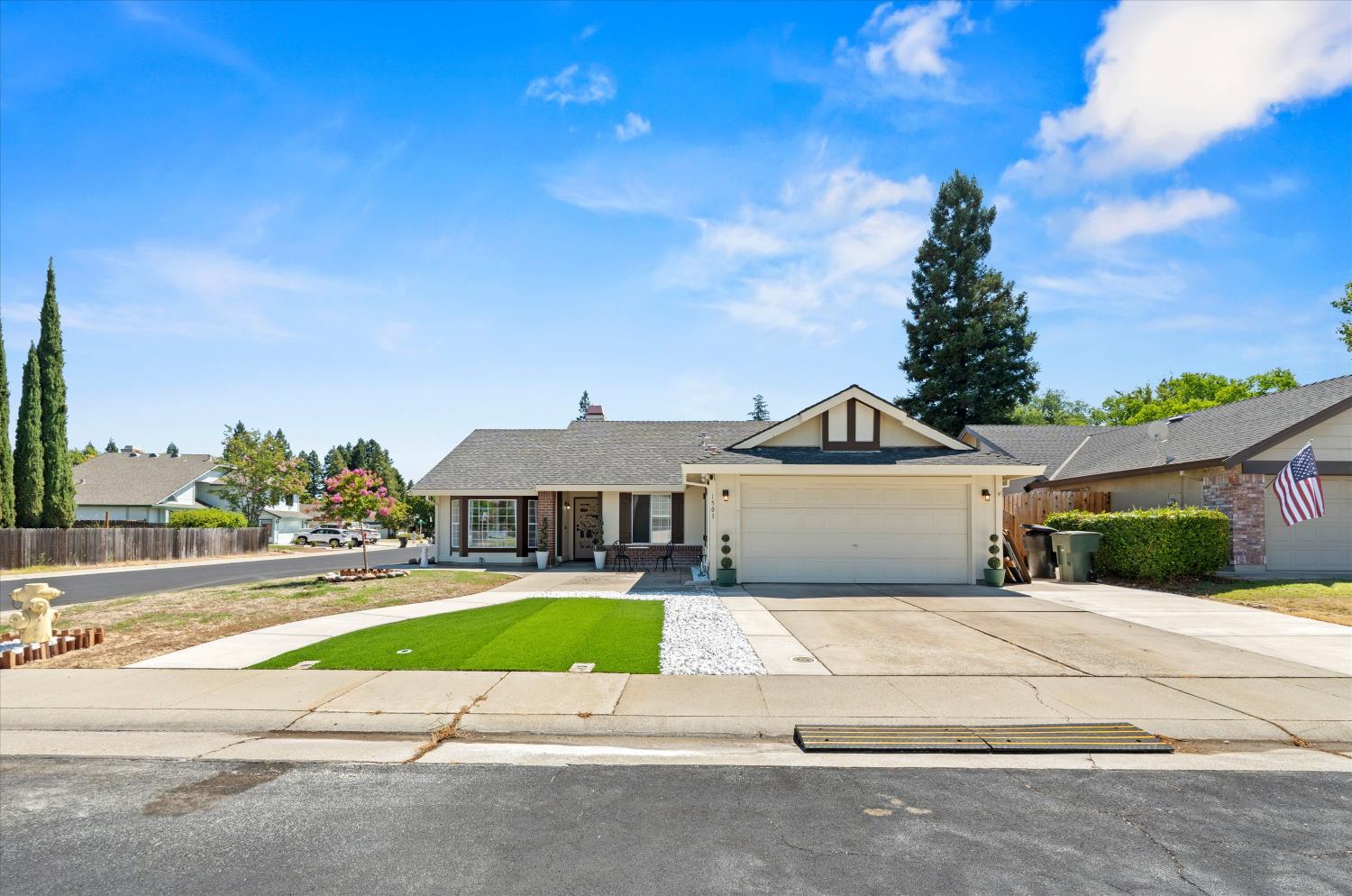 1501 Deerfield Circle — photo