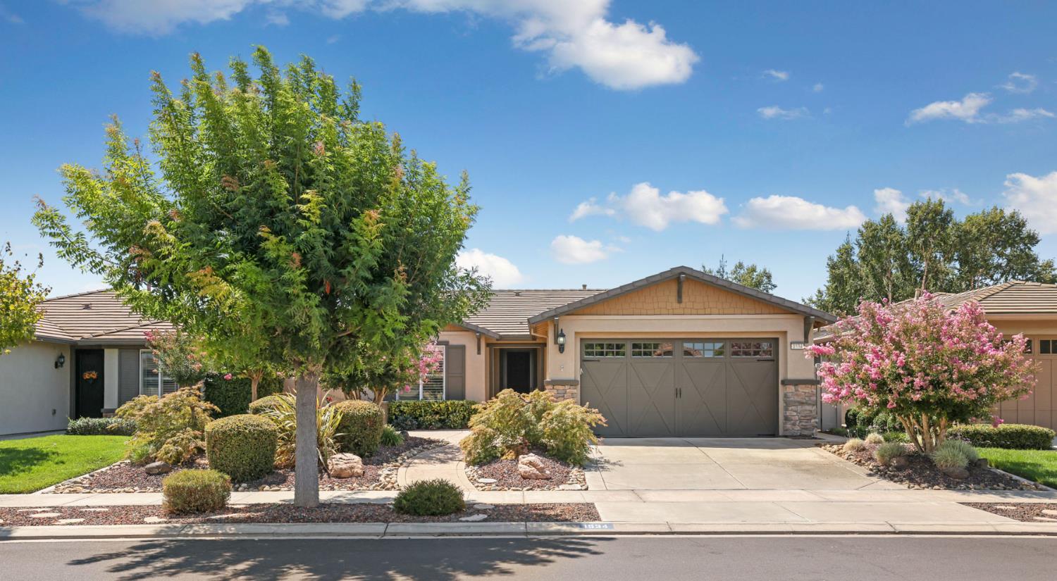 1534 Maple Valley Street — photo