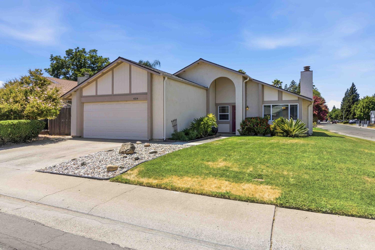 4214 Thornhill Dr — photo