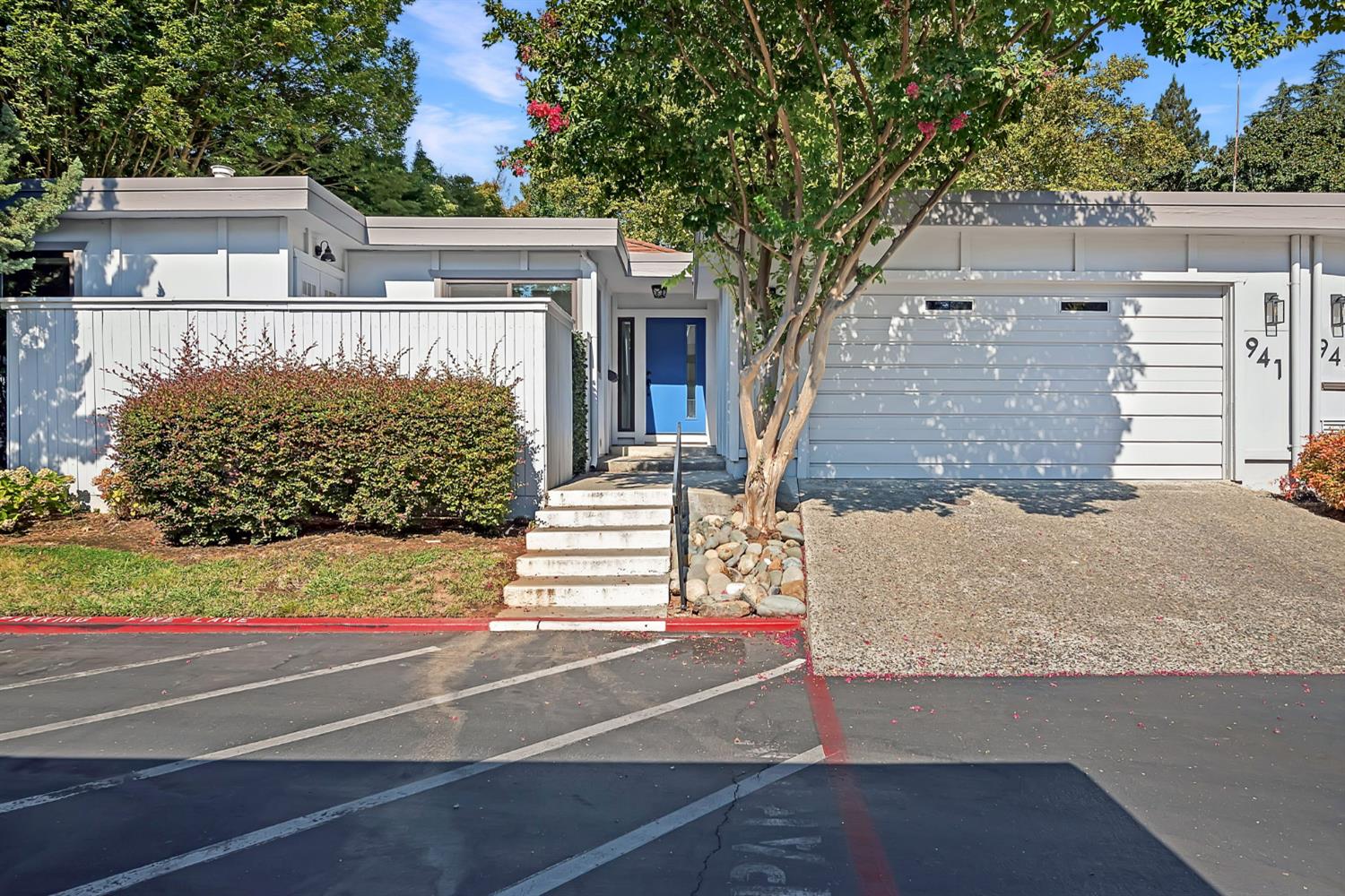 941 Commons Drive — photo