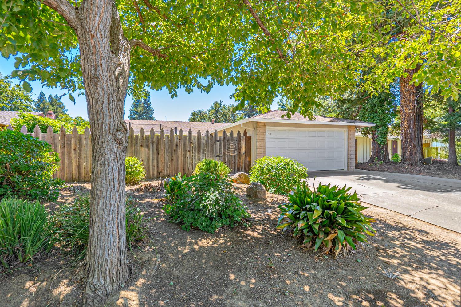 2736 Eel Place — photo