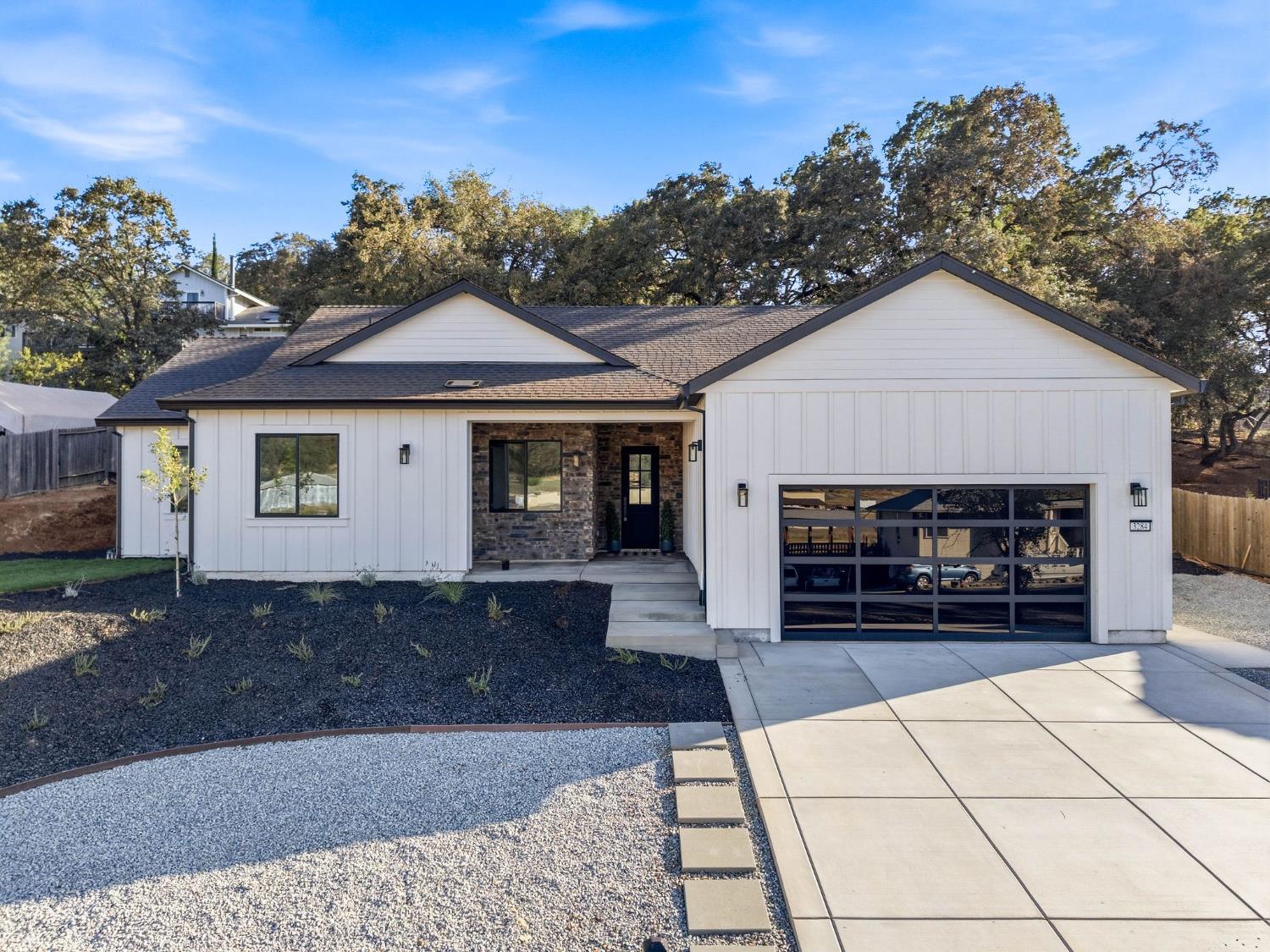 3284 Oxford Road — photo