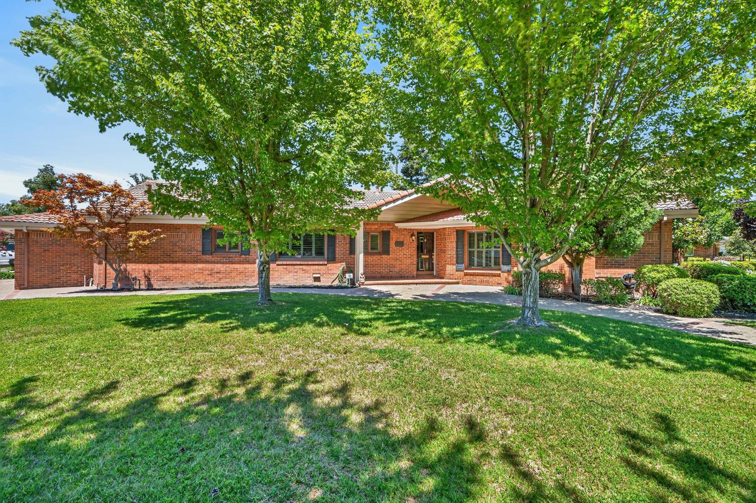 1071 W Monterey Avenue — photo