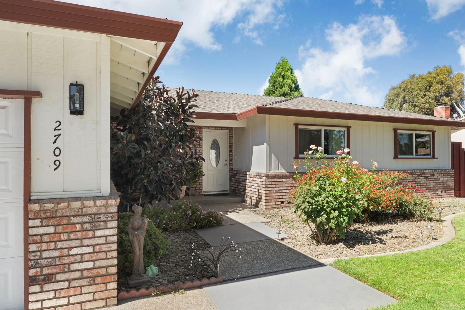 2709 Chapel Court — photo